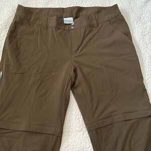 Columbia women’s convertible zip off pants size 16.